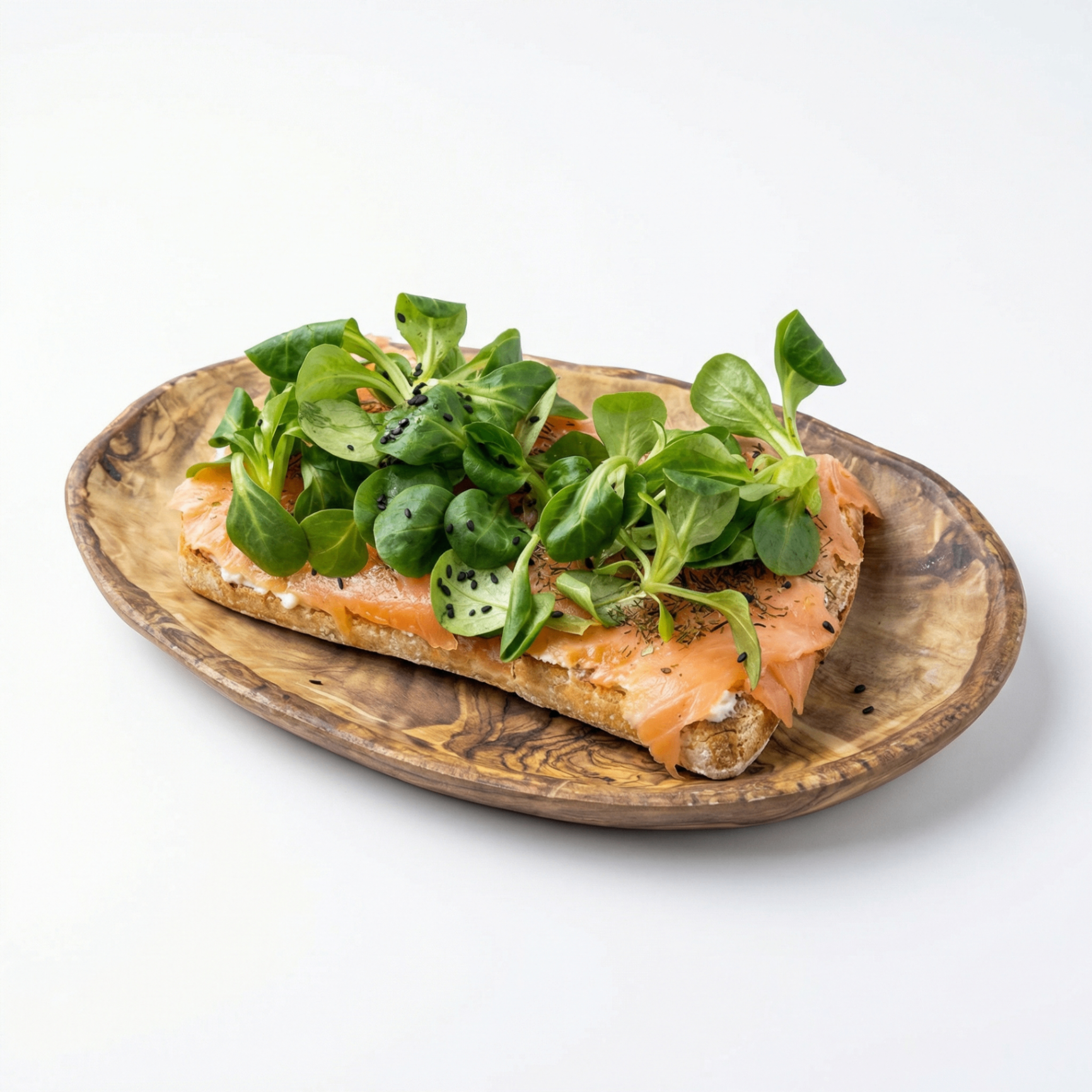 Tostada de salmón con canónigos